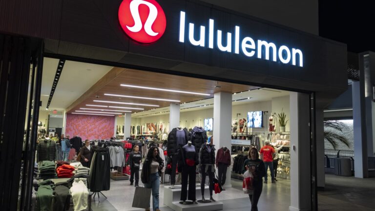 How to trade this retailer using options ahead of earnings this week