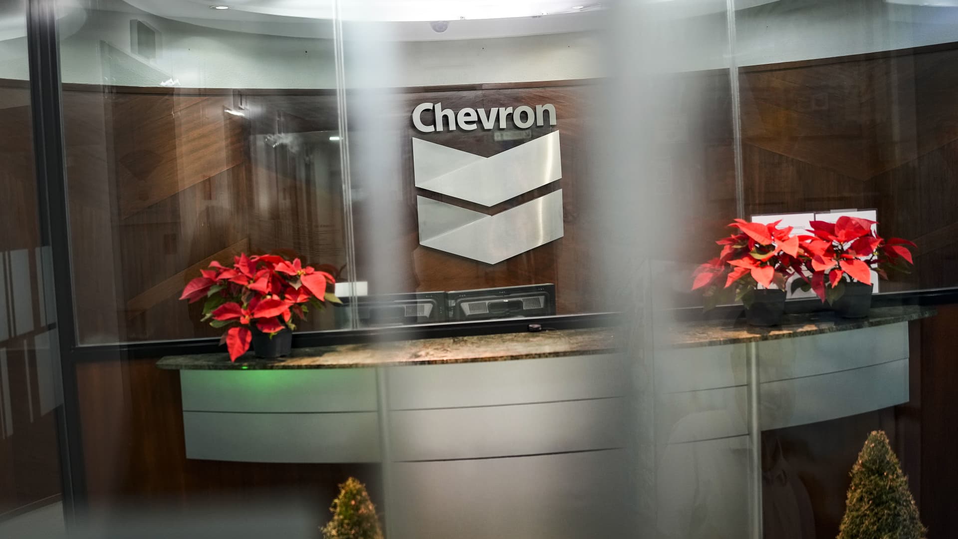 U.S. extends Chevron's wind-down in Venezuela after Trump unveils 25% tariff