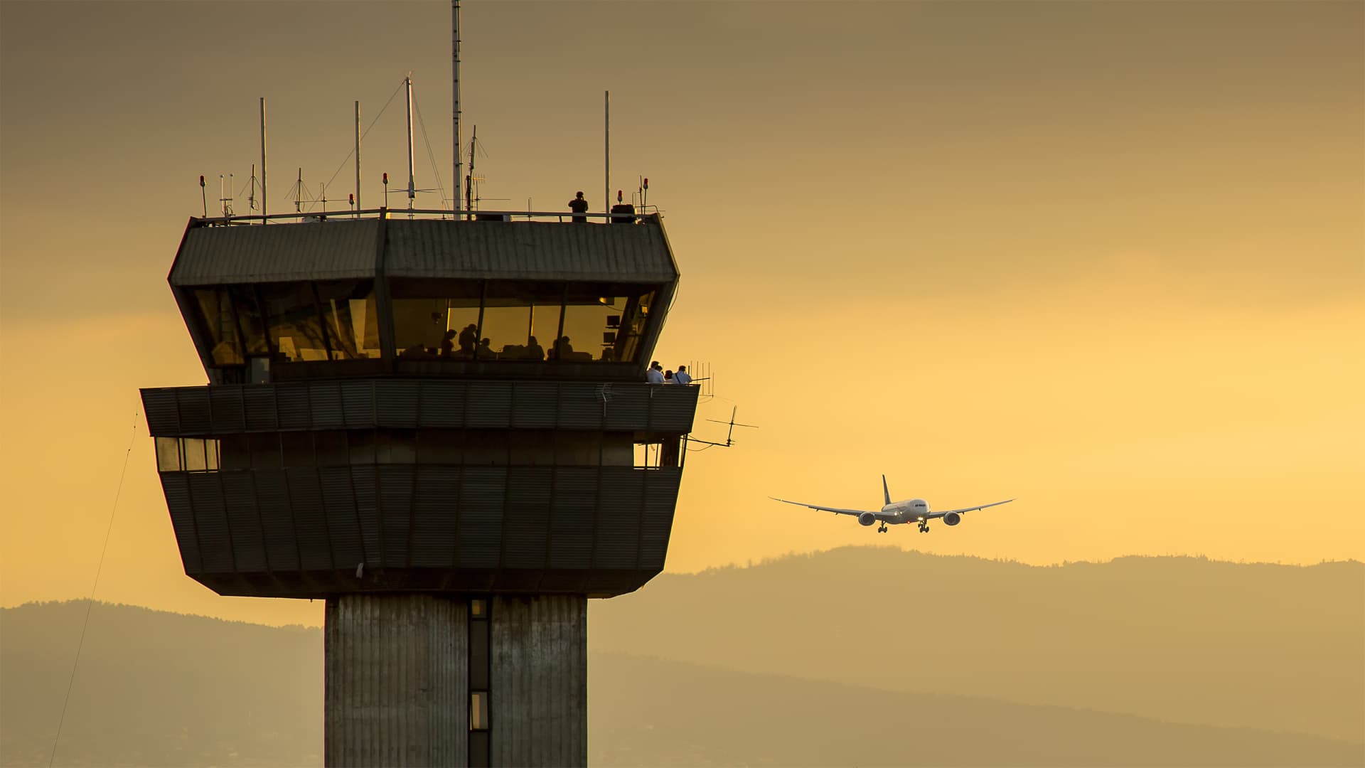 Why it's so hard to fix the U.S. air traffic control problems