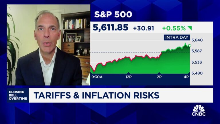 Tariffs put the Federal Reserve in a tough spot, says Moody's Mark Zandi