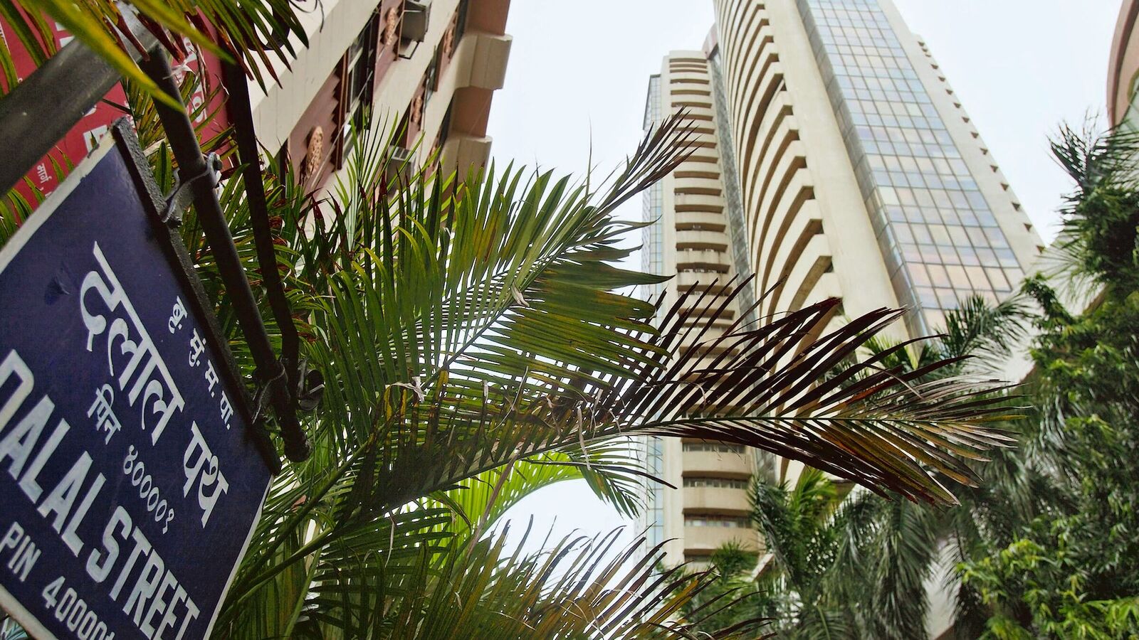 Ambuja Cements, Fortis, BOB, among 5 stocks to Buy for April by Bonanza group