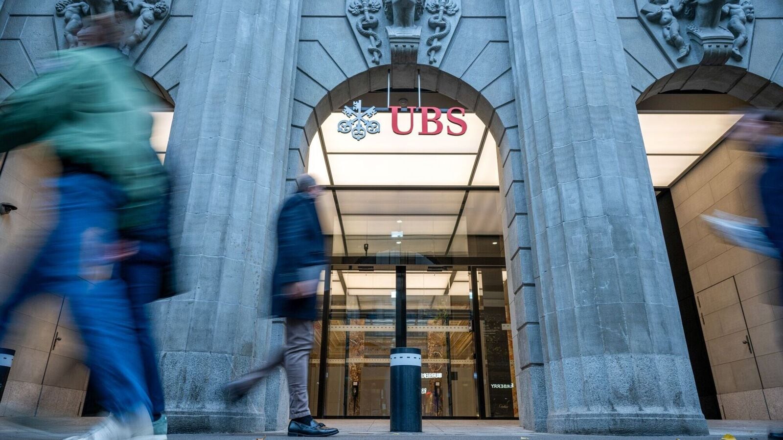 UBS slashes S&P 500 year-end target to 6,400, lowers EPS estimate over dim economic outlook amid US tariffs