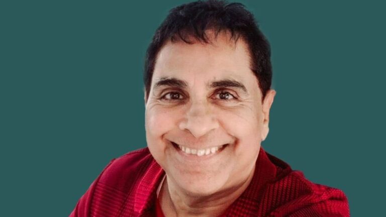 Vijay Kedia celebrates reaching ?next generation? as ?biggest fan? sings investing lessons as Bollywood song | Watch