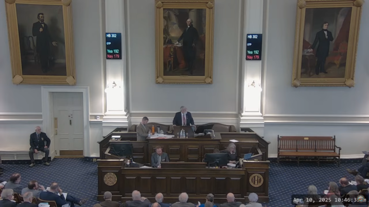 Bitcoin reserve bills advance in New Hampshire, Florida