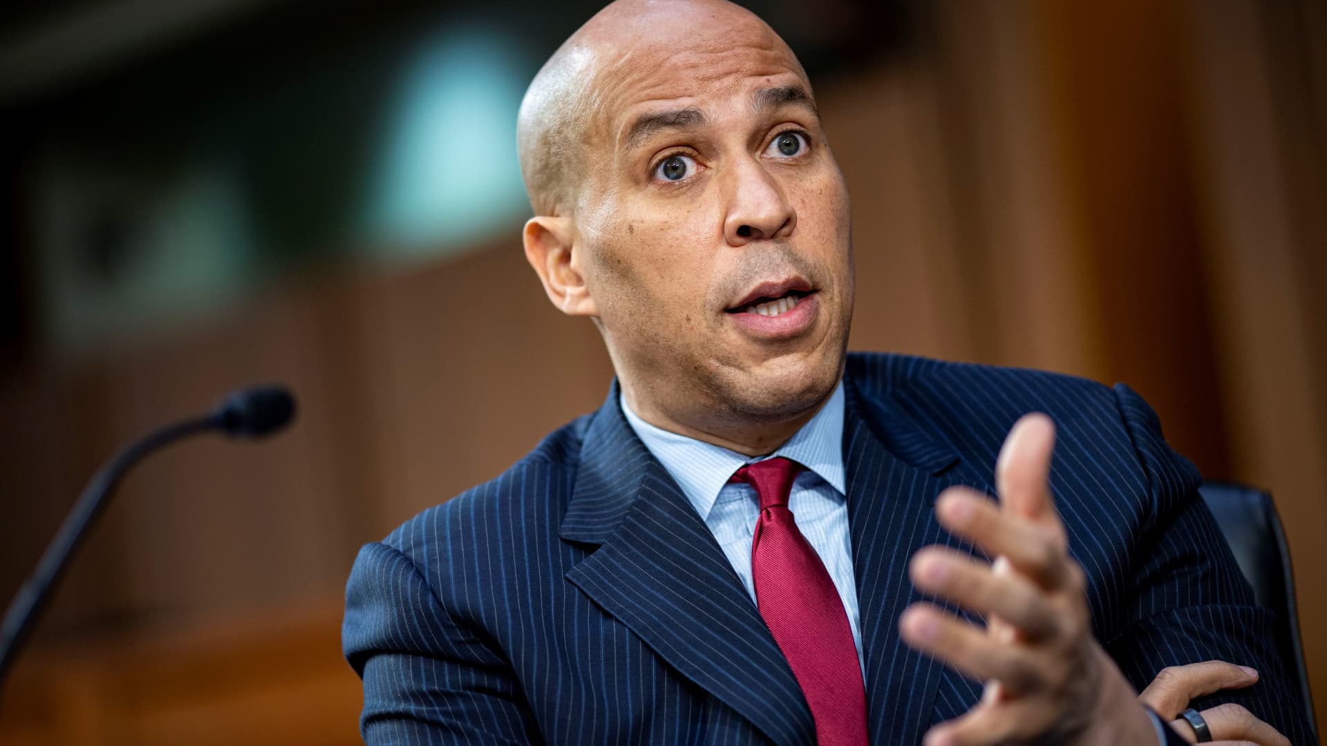 Sen. Cory Booker says Congress should hold hearings on whether insider trading on Trump's tariffs occurred