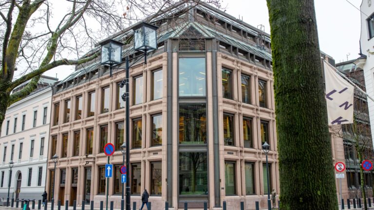 World’s largest sovereign wealth fund reports $40 billion loss in first quarter on tech downturn