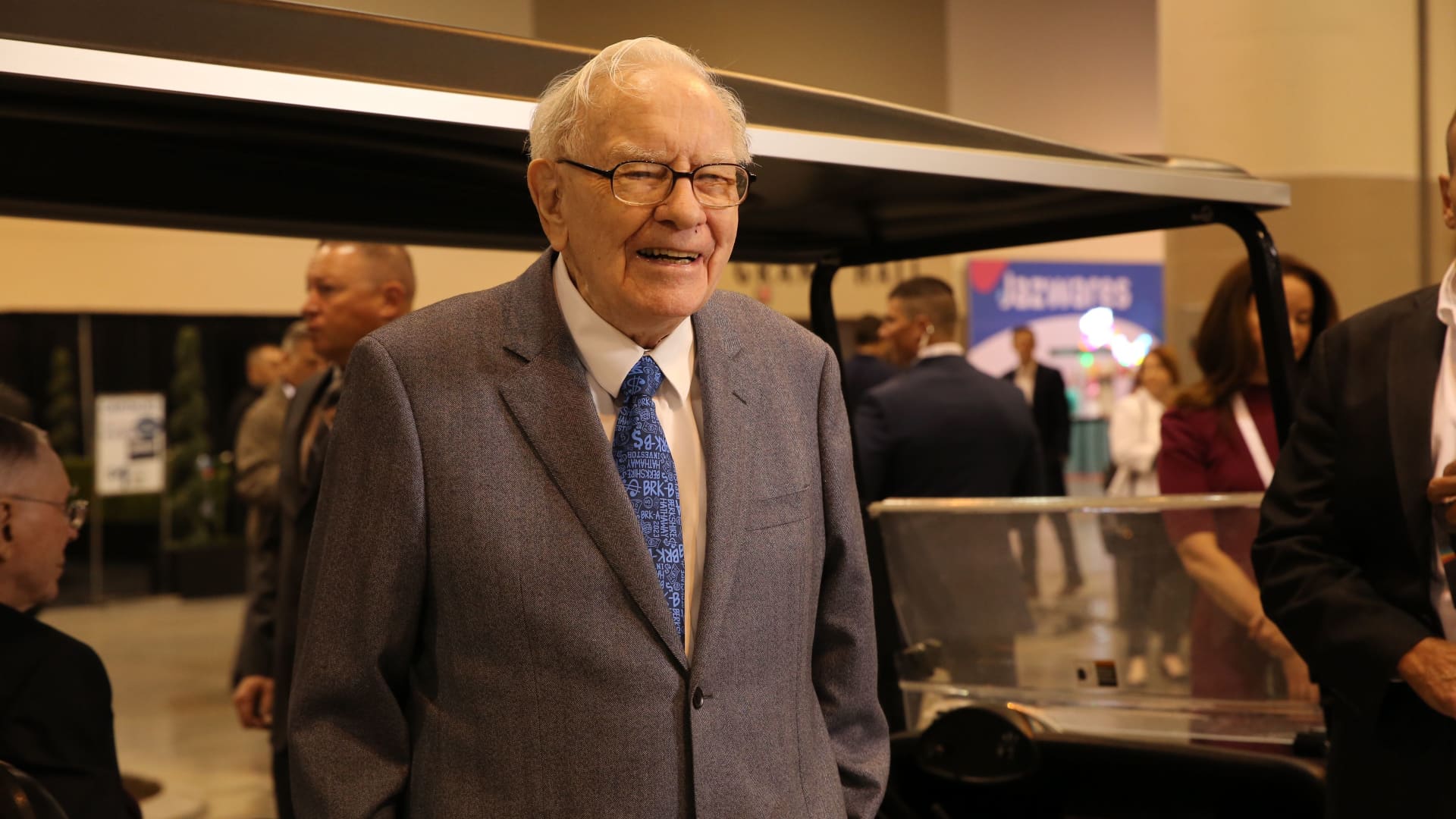 How Warren Buffett handled past market crises