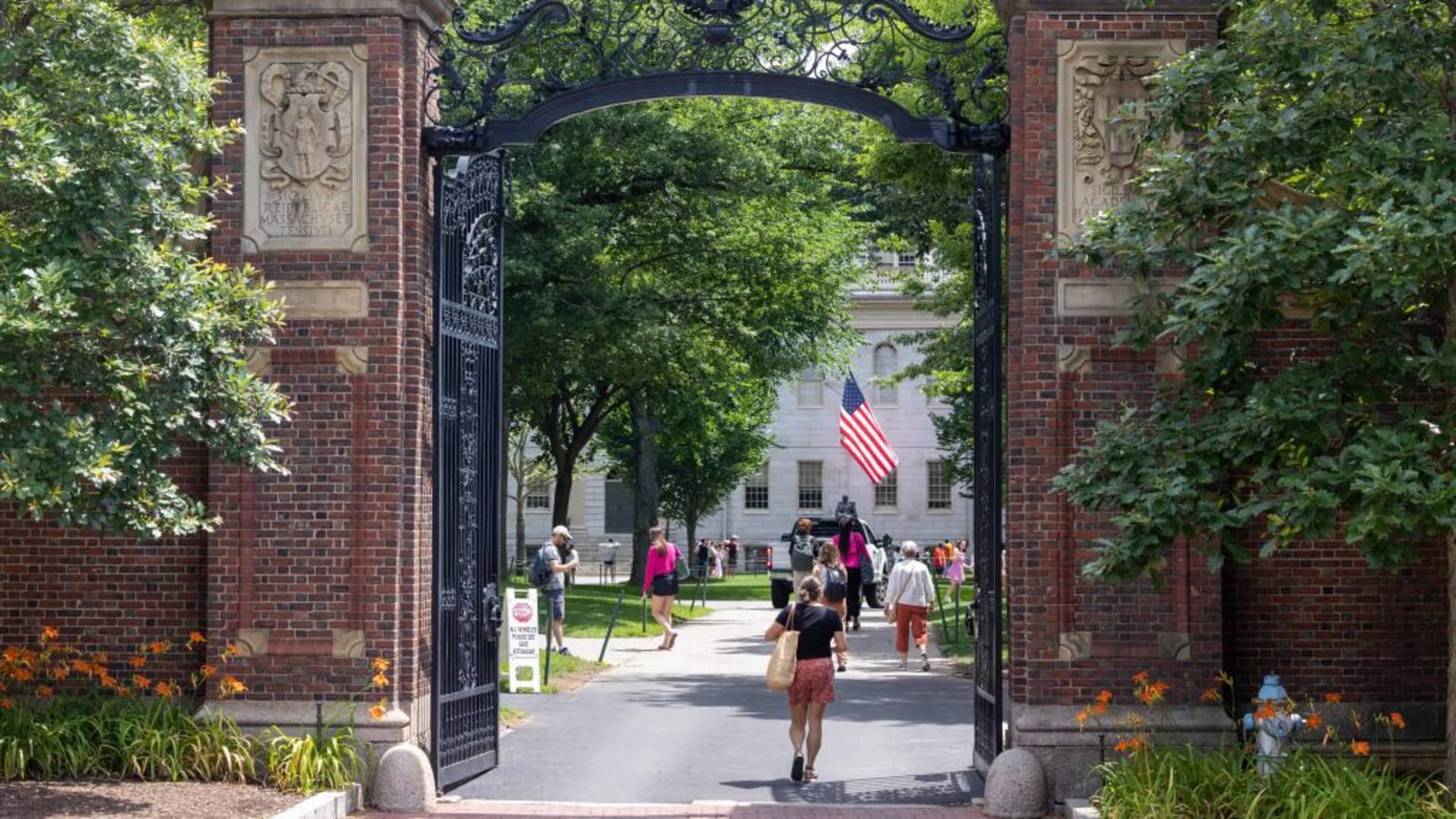 Harvard plans to borrow $750 million after federal funding threats