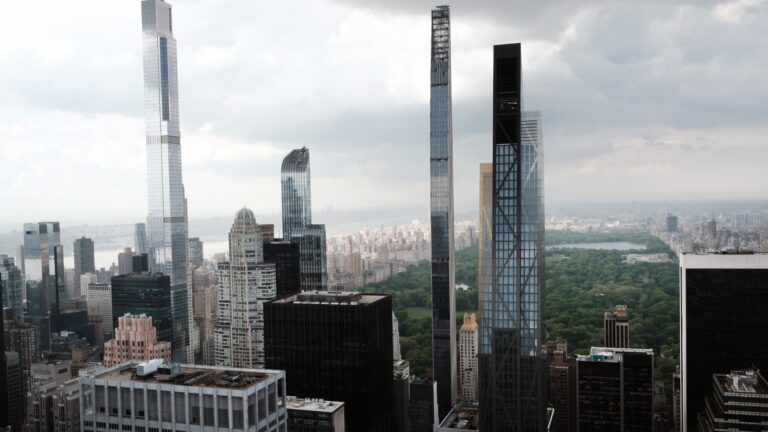 Manhattan's luxury real estate market sees best first quarter in six years