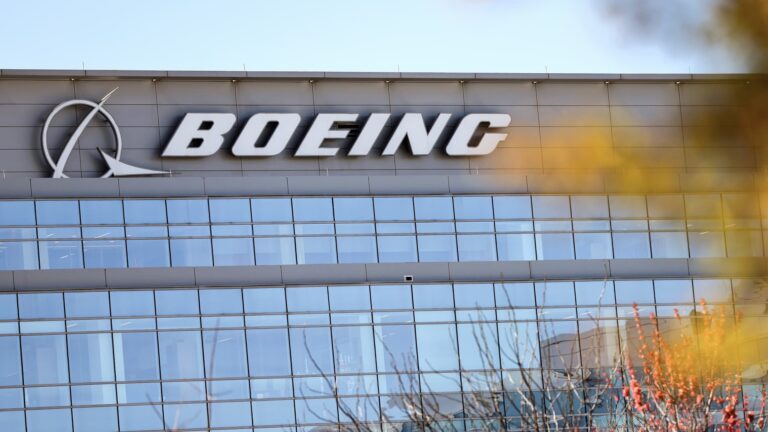 Cramer becomes increasingly bullish on Boeing after adding the stock to the Bullpen