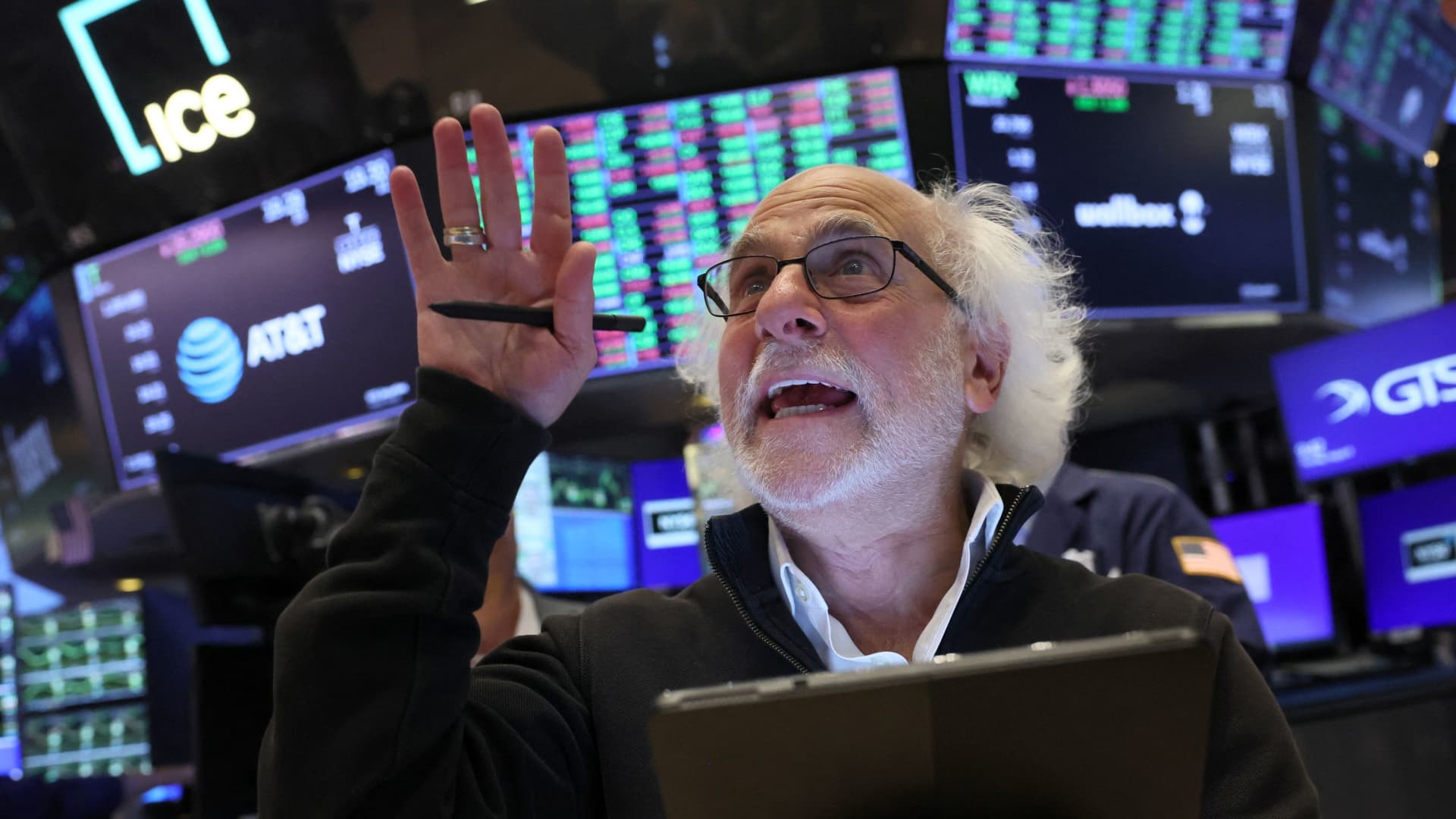 Stock market posts third biggest gain in post-WWII history on Trump's tariff about-face