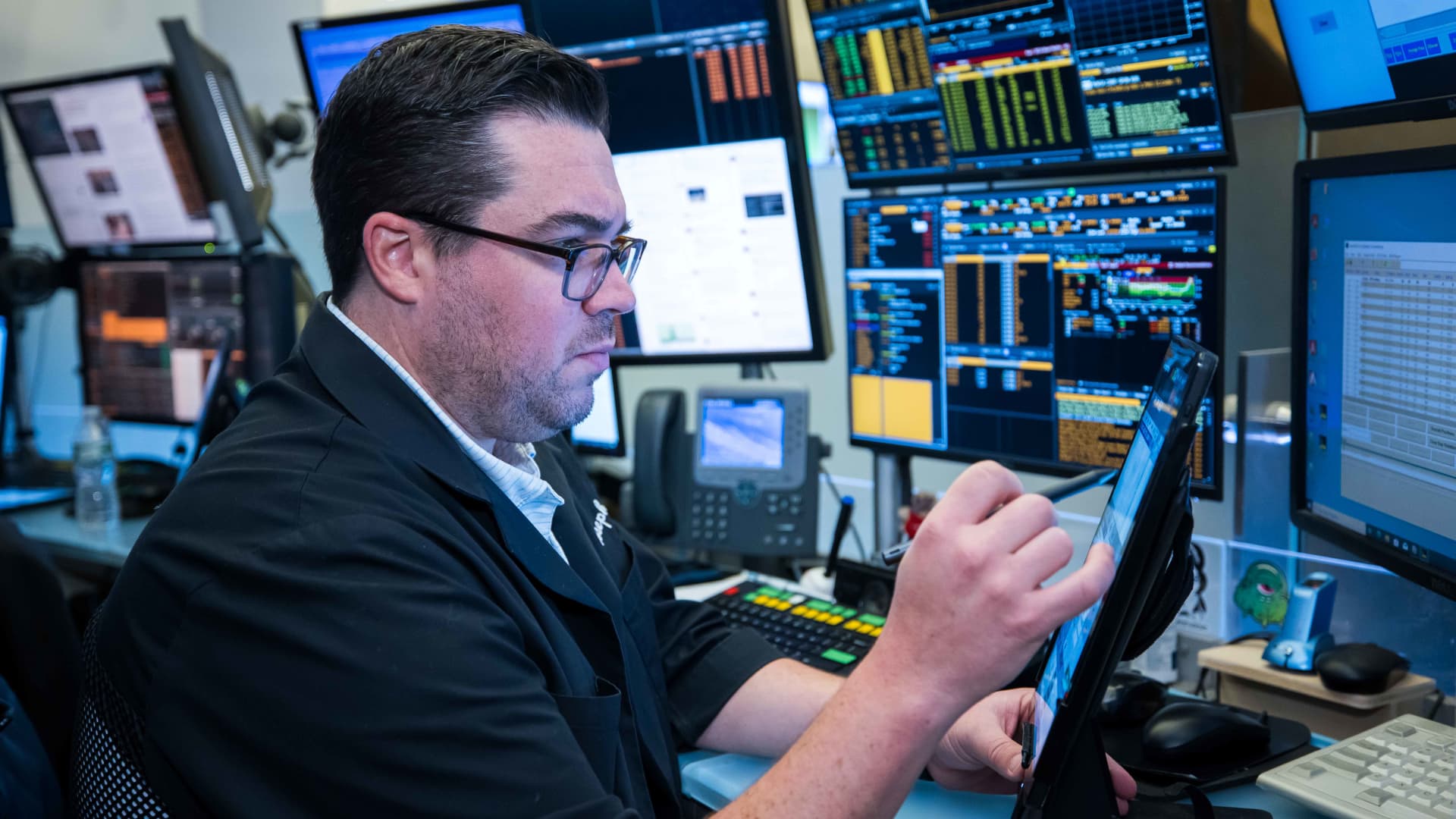 Cramer looks at what's holding the market back — plus, stocks that should be doing better