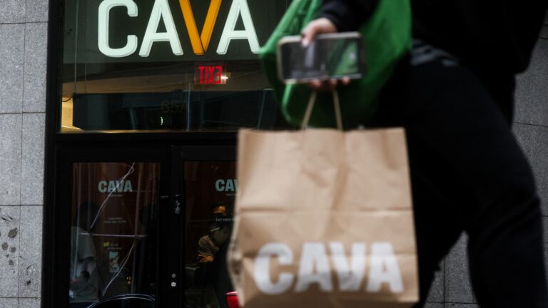 Bernstein says there's a buying opportunity in this fast casual food chain that can rally 40%
