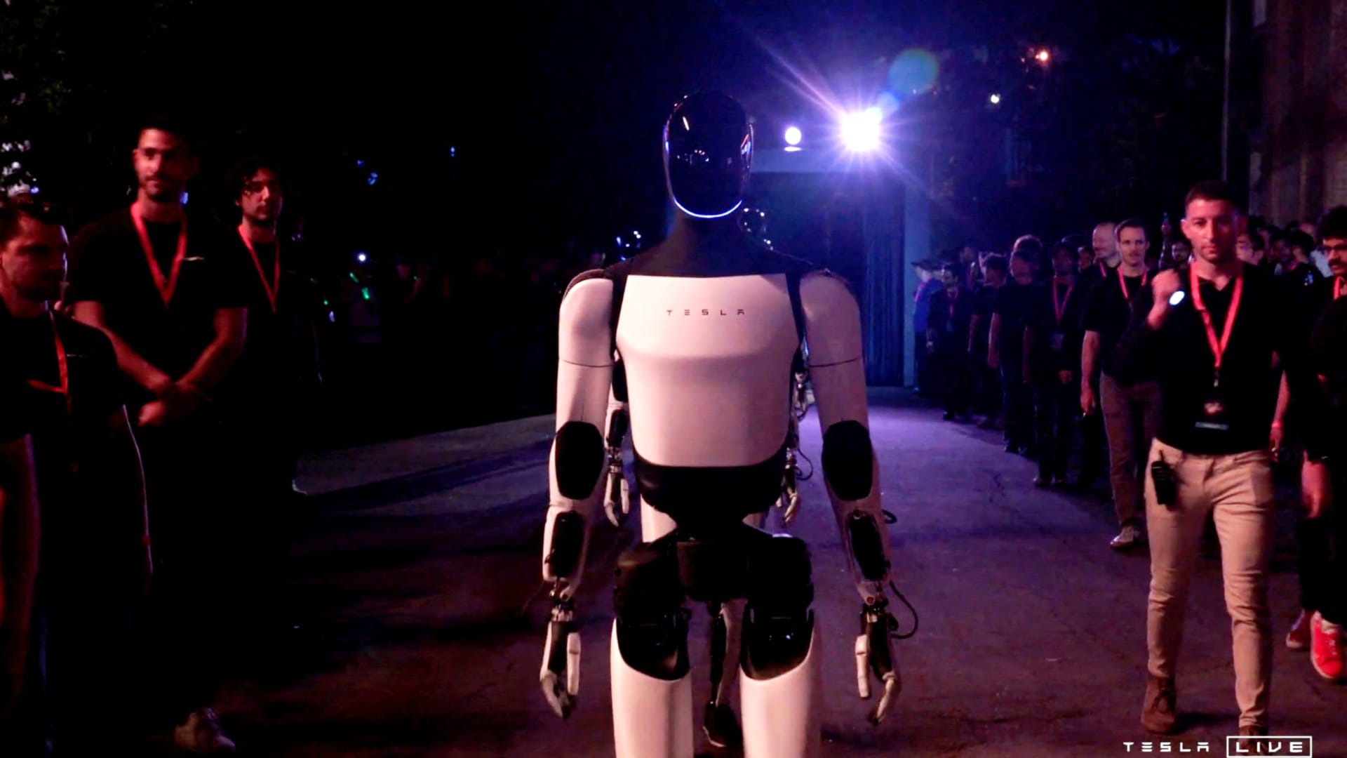 Why Tesla's turn to robots has divided Wall Street