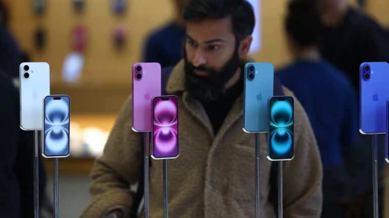 Americans still want iPhones even if Apple is on borrowed time with Trump
