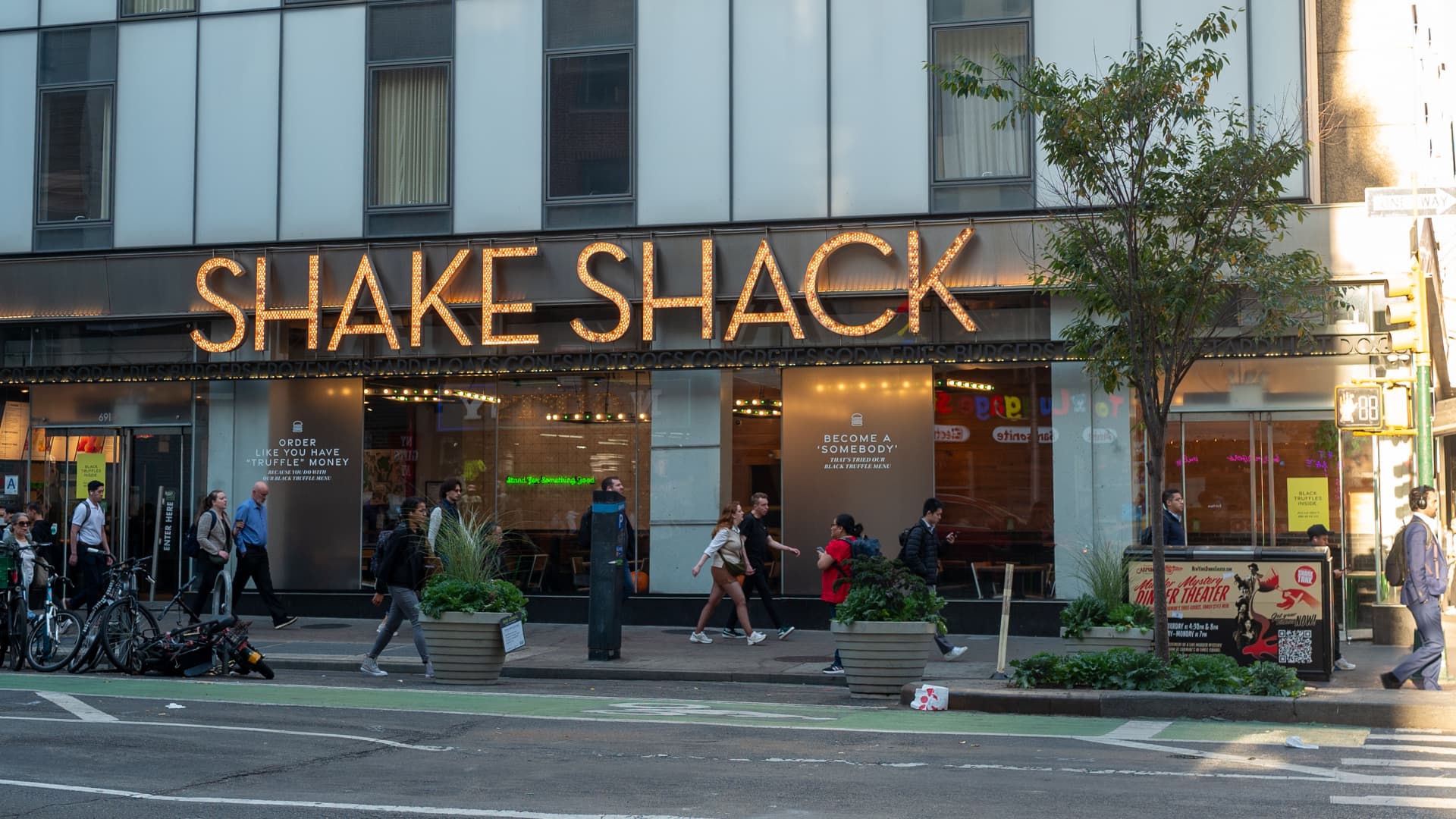 Buy this burger chain with more than 40% upside, says Loop Capital