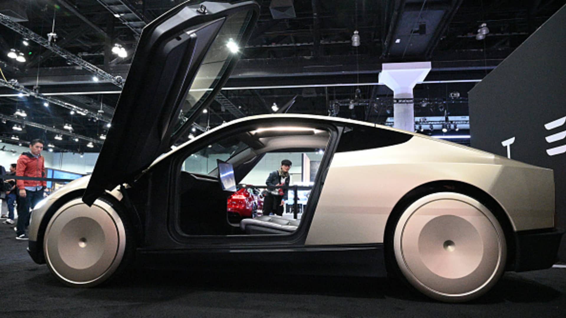 California overhauling self-driving vehicle regulations governing Waymo, Tesla, Zoox and others