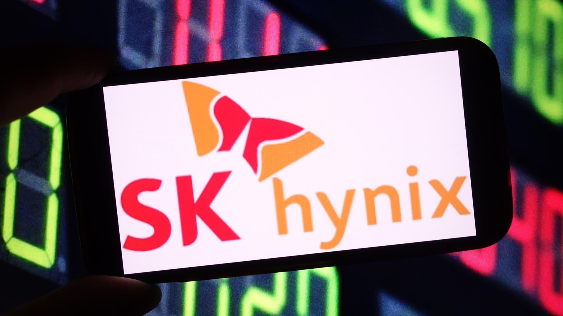 SK Hynix quarterly profit soars 158% to top estimates as chip demand surges on AI boom