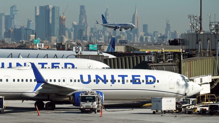 United Airlines, Microchip Technology lead the stocks posting 20%-plus reversals on Trump tariff pause