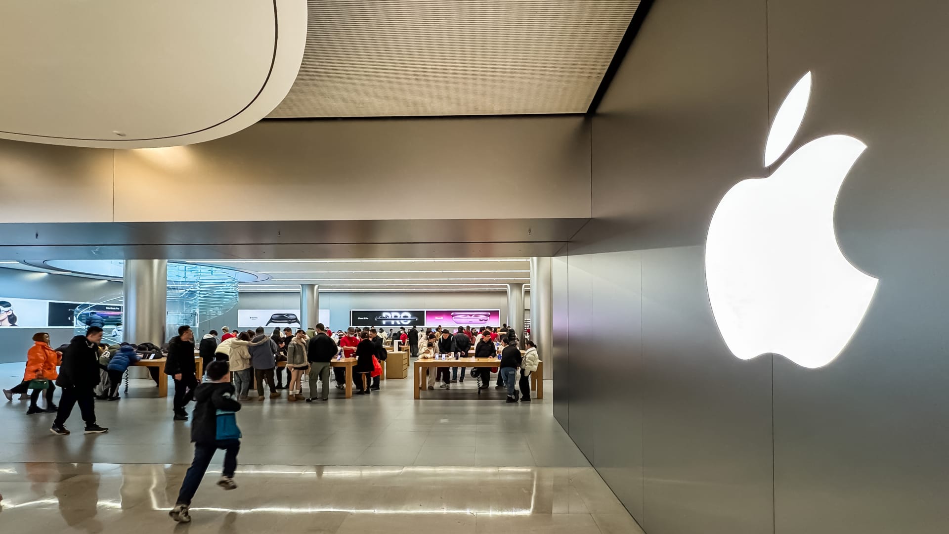 Stocks making the biggest moves premarket: Apple, Boeing, JPMorgan Chase and more