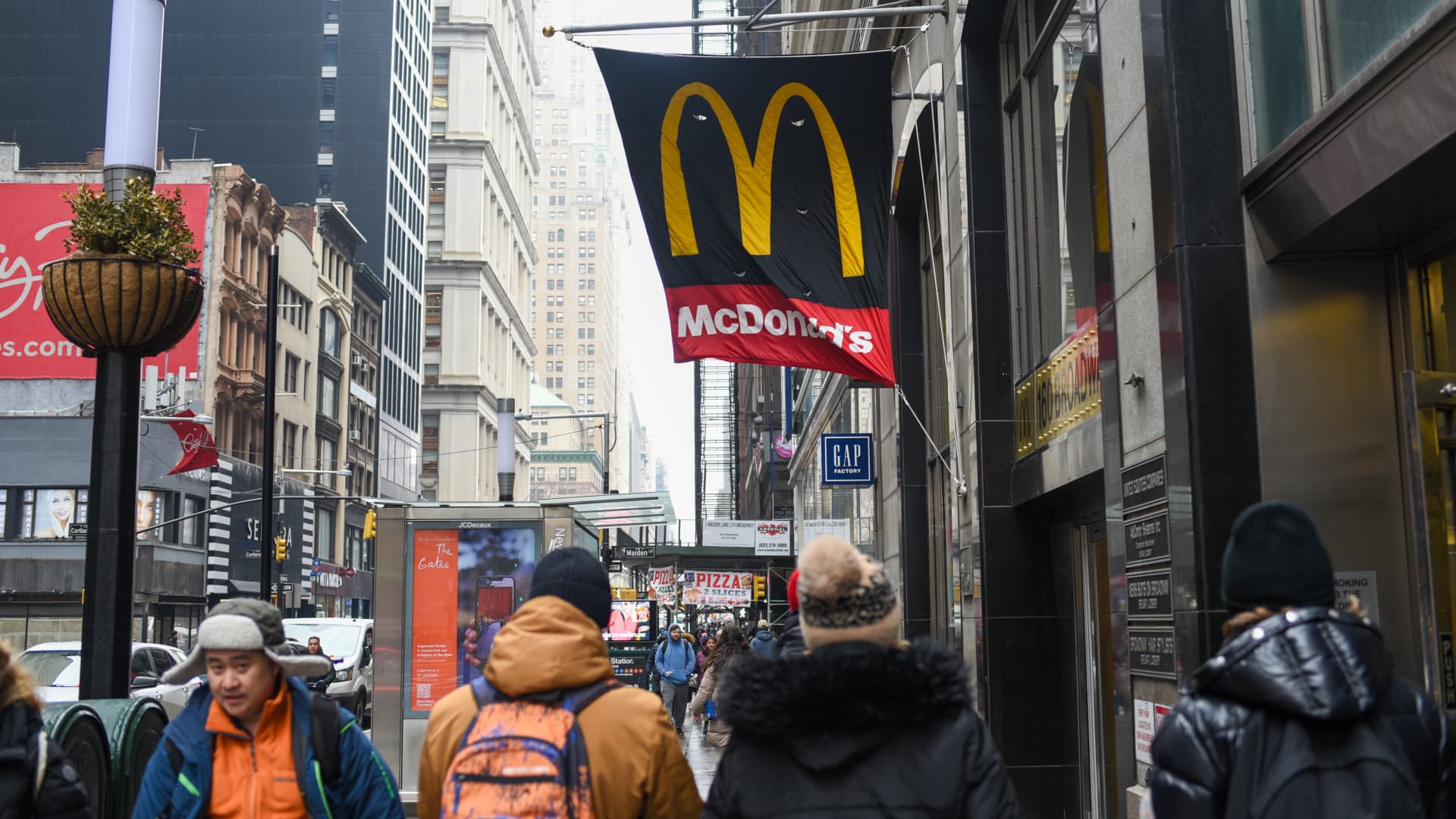 Wells Fargo says this fast food stock is defensive during tariff selloff