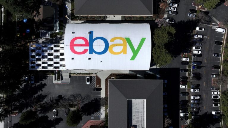 This forgotten tech stock is outperforming and appears ready to break out, according to the charts