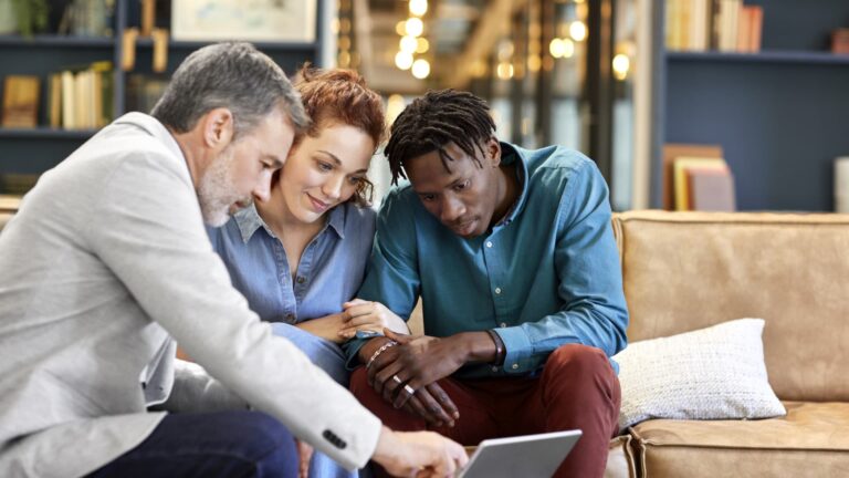 Chaotic week for markets is a ‘textbook example of why you stick to your plan,’ financial advisors say