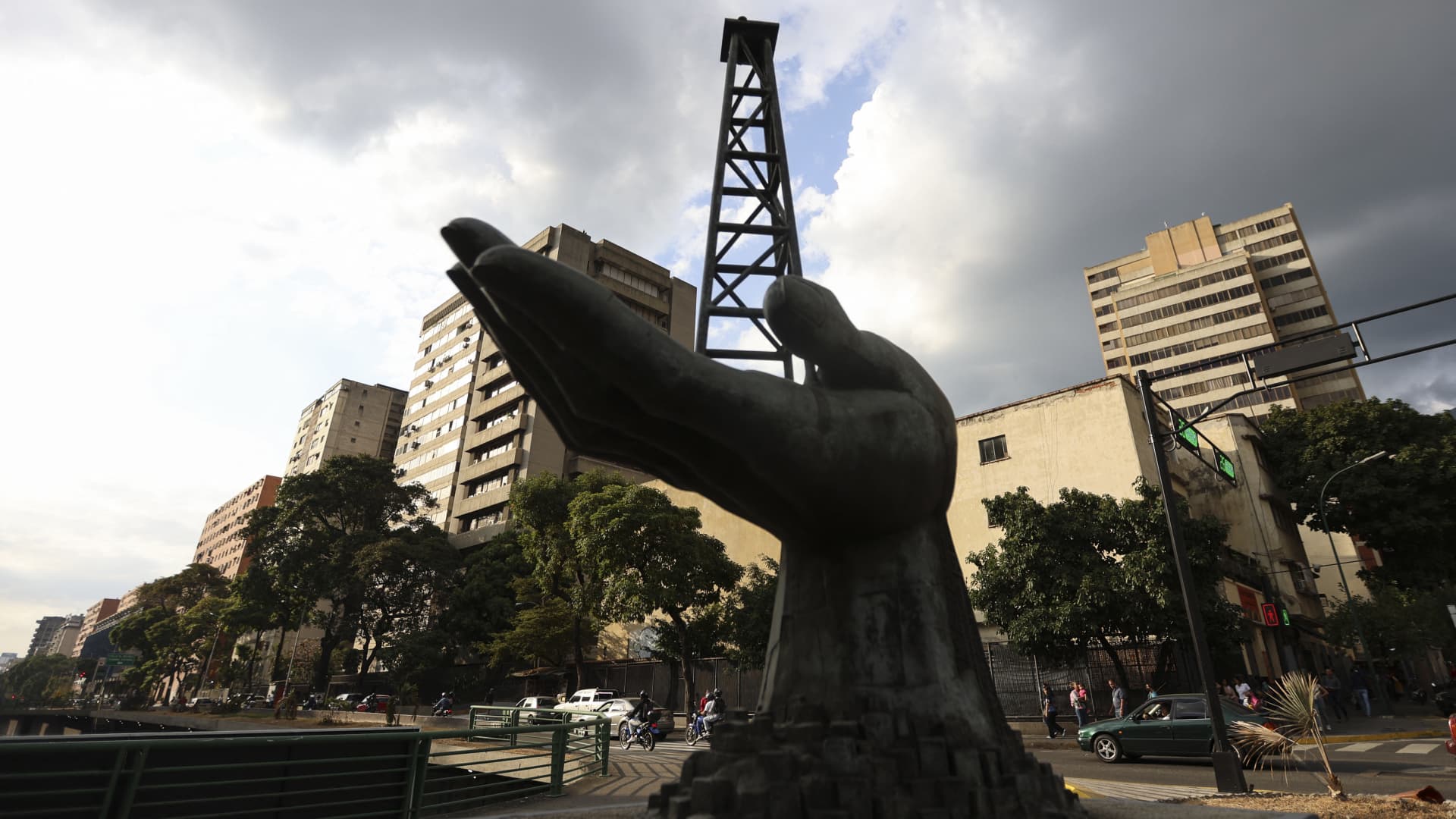 Trump tariffs on Venezuela oil importers are an unprecedented move that increases trade uncertainty