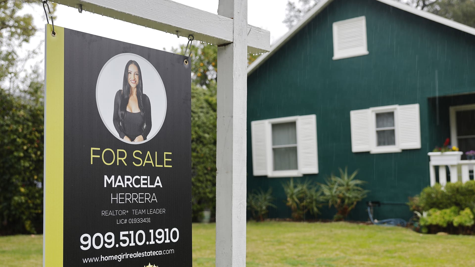 Mortgage rates and demand seem stuck in a holding pattern, as markets await tariff news