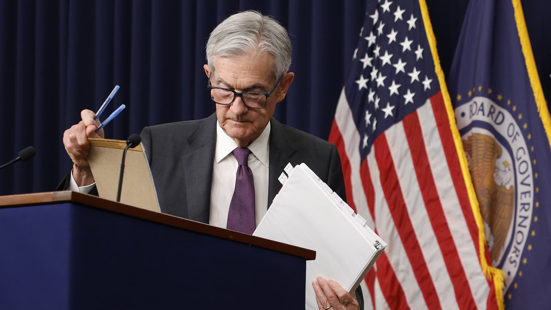 Powell indicates tariffs could pose a challenge for the Fed between controlling inflation and boosting growth