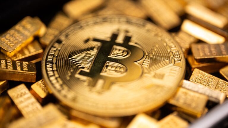 Katie Stockton says bitcoin could rally further if it surpasses this key level