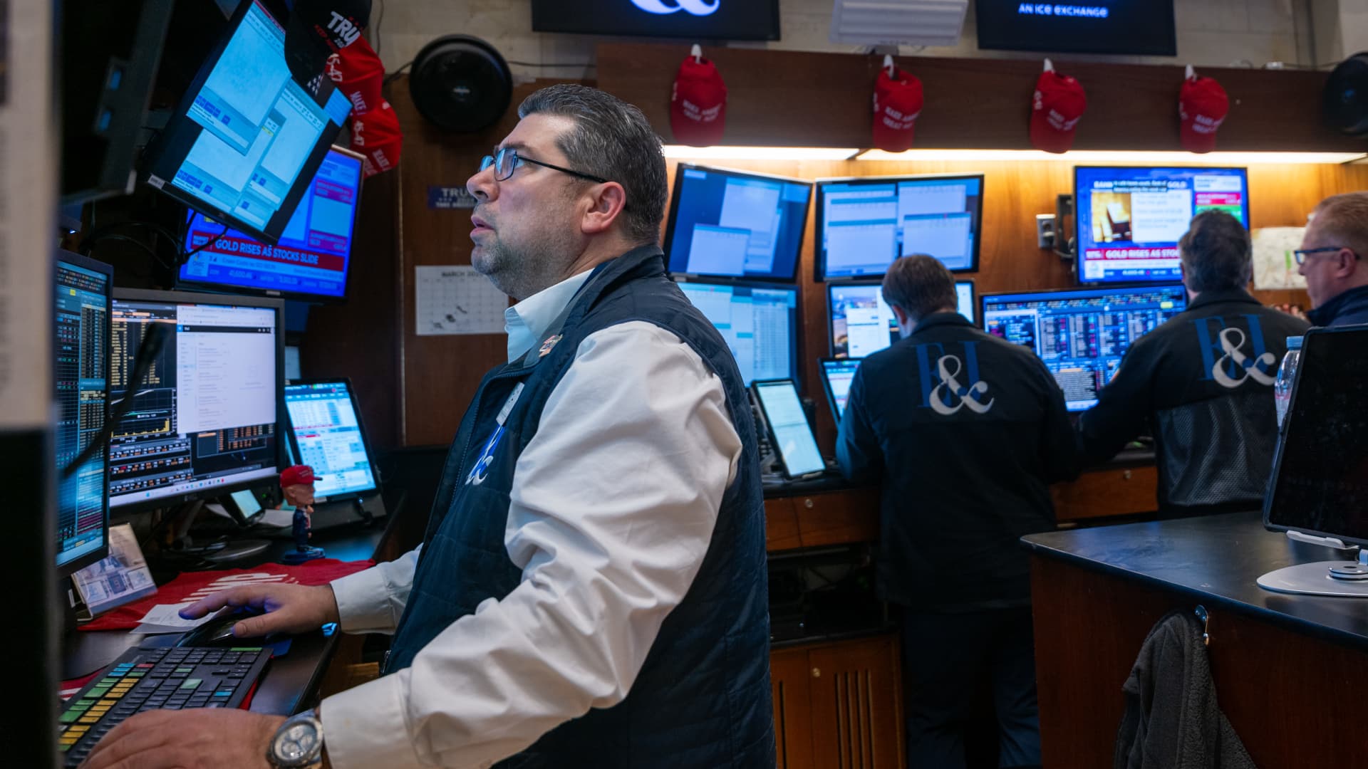 Stay diversified as tariff headwinds loom, says JPMorgan Asset Management strategist