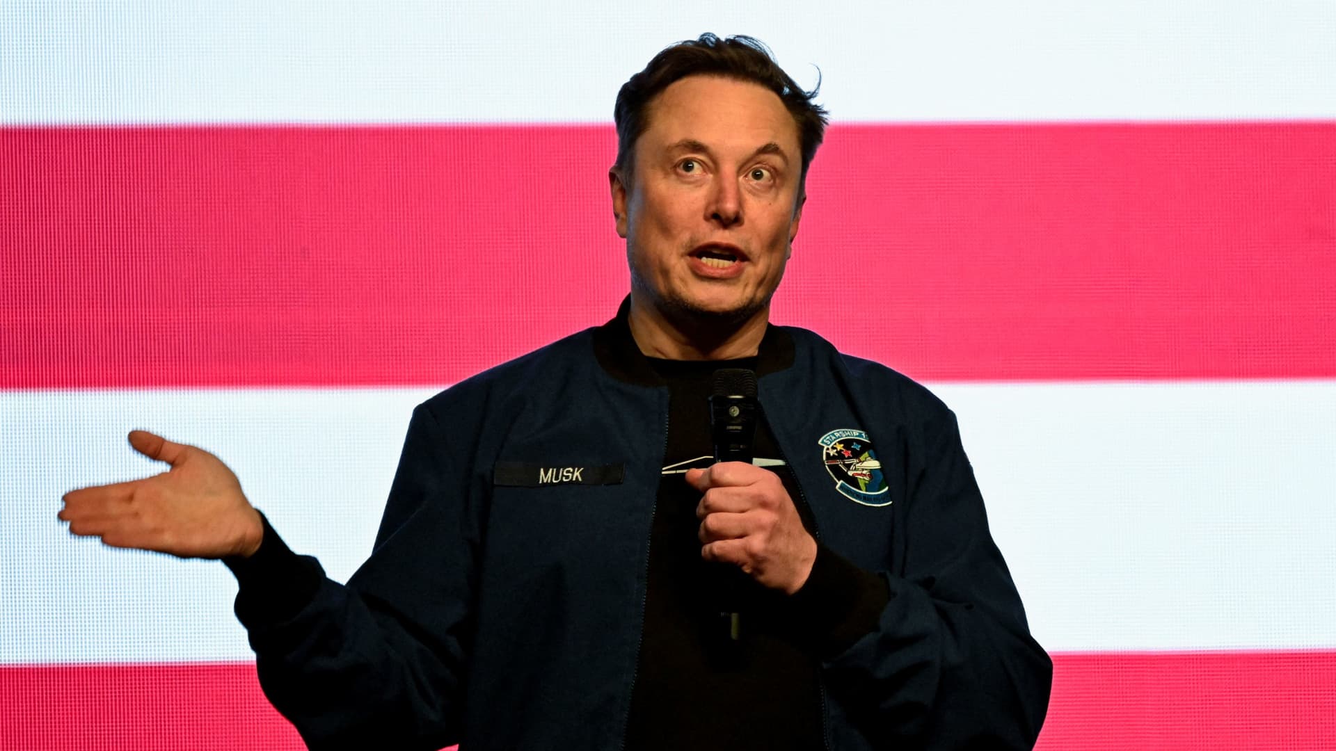 Tech stocks fall for third session, Tesla sinks 10% as Trump stands by tariffs