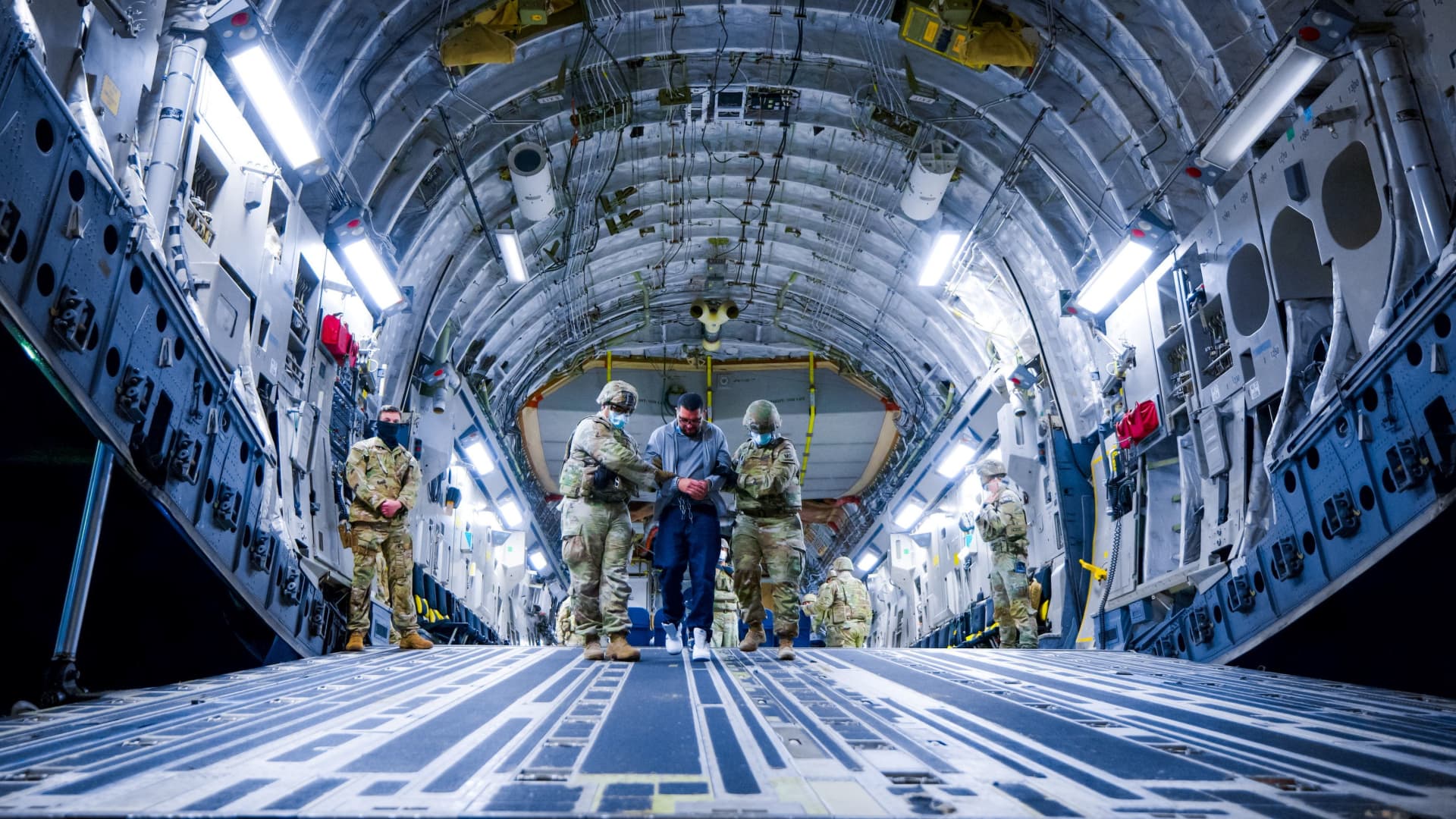 U.S. won't say whether it's facilitating return of mistakenly deported man, despite judge's order