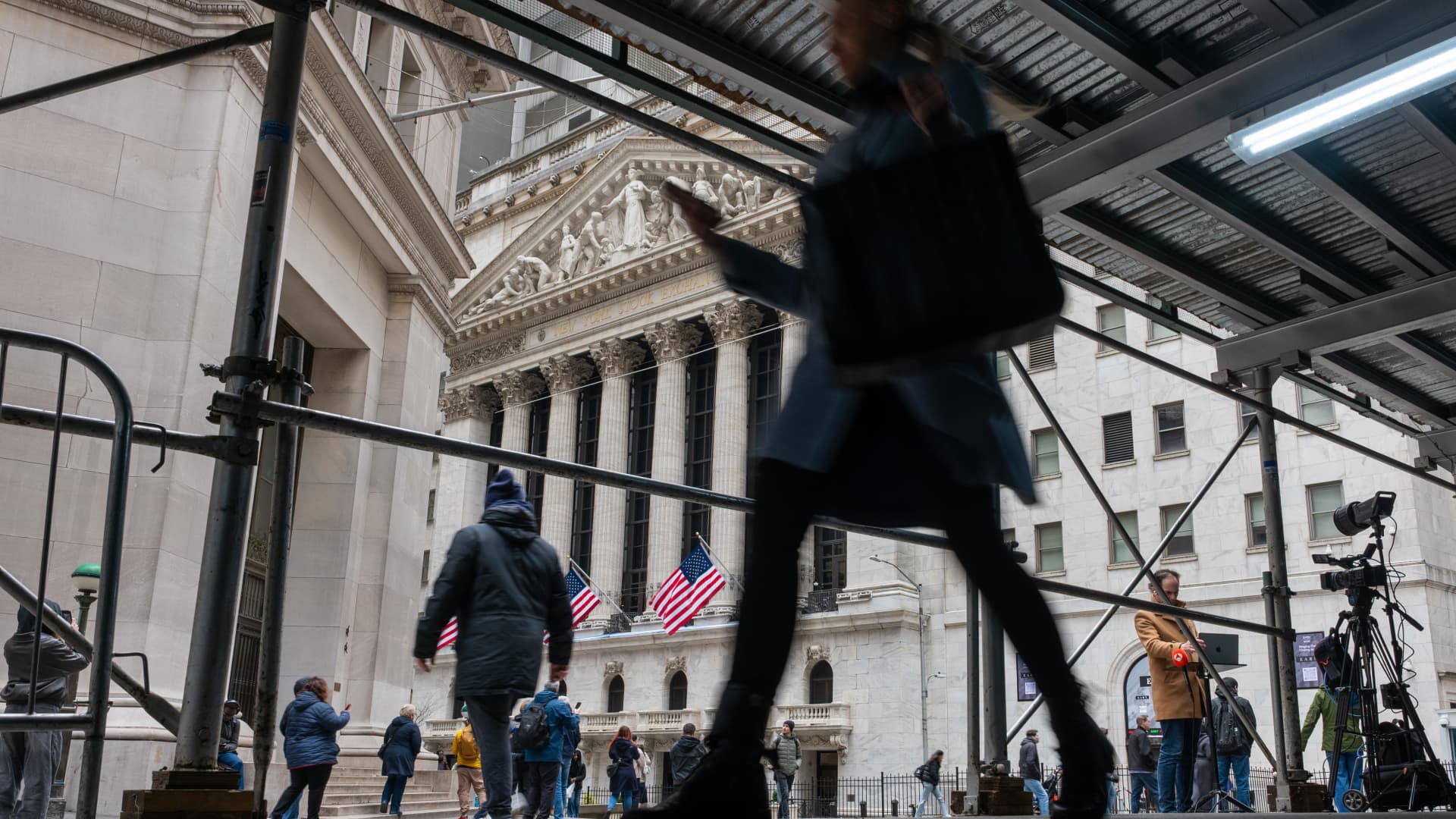 Stocks are falling but are they getting any cheaper? It's hard to say right now