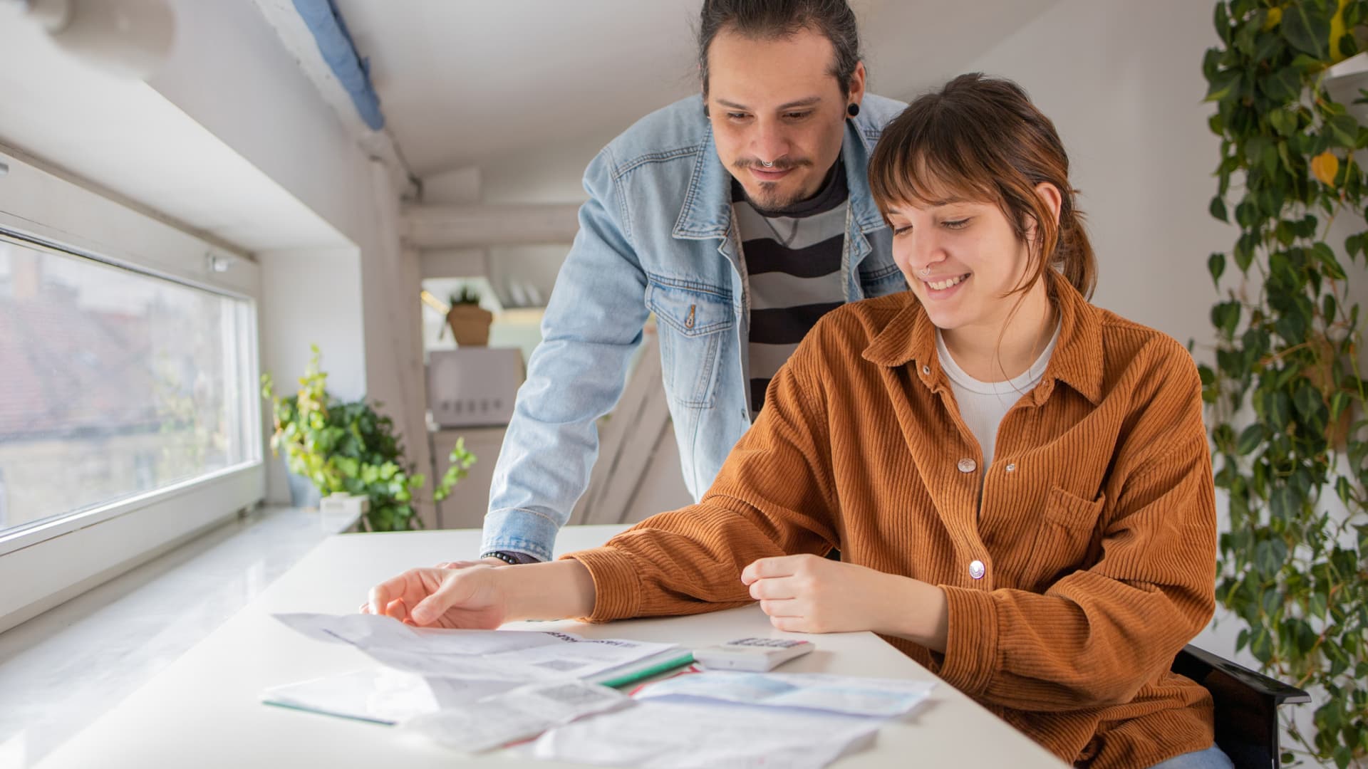 Can't stick to a budget? Your attachment style could be the reason, financial therapist says: 'Money is 90% emotion, 10% logic'