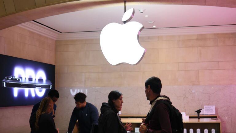 Trump's tariff plan is a 'complete disaster' for Apple, says Dan Ives at Wedbush