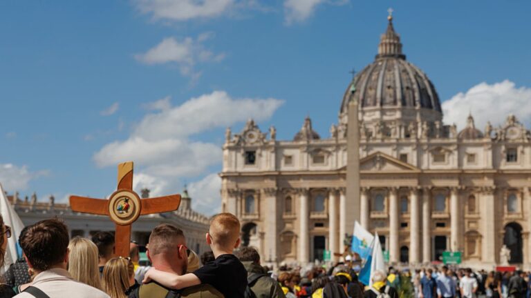 Pope Francis greets crowds at Vatican in first appearance since leaving hospital