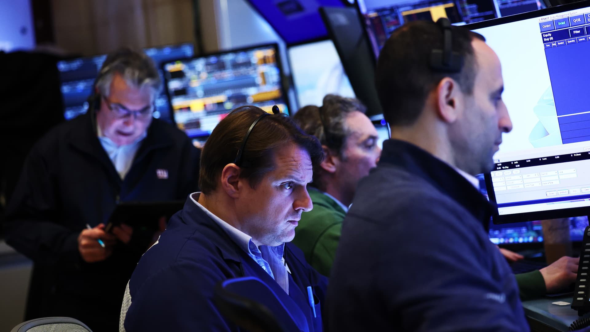 Hedge funds pile up record short bets against stocks as traders go into 'self-protection mode'