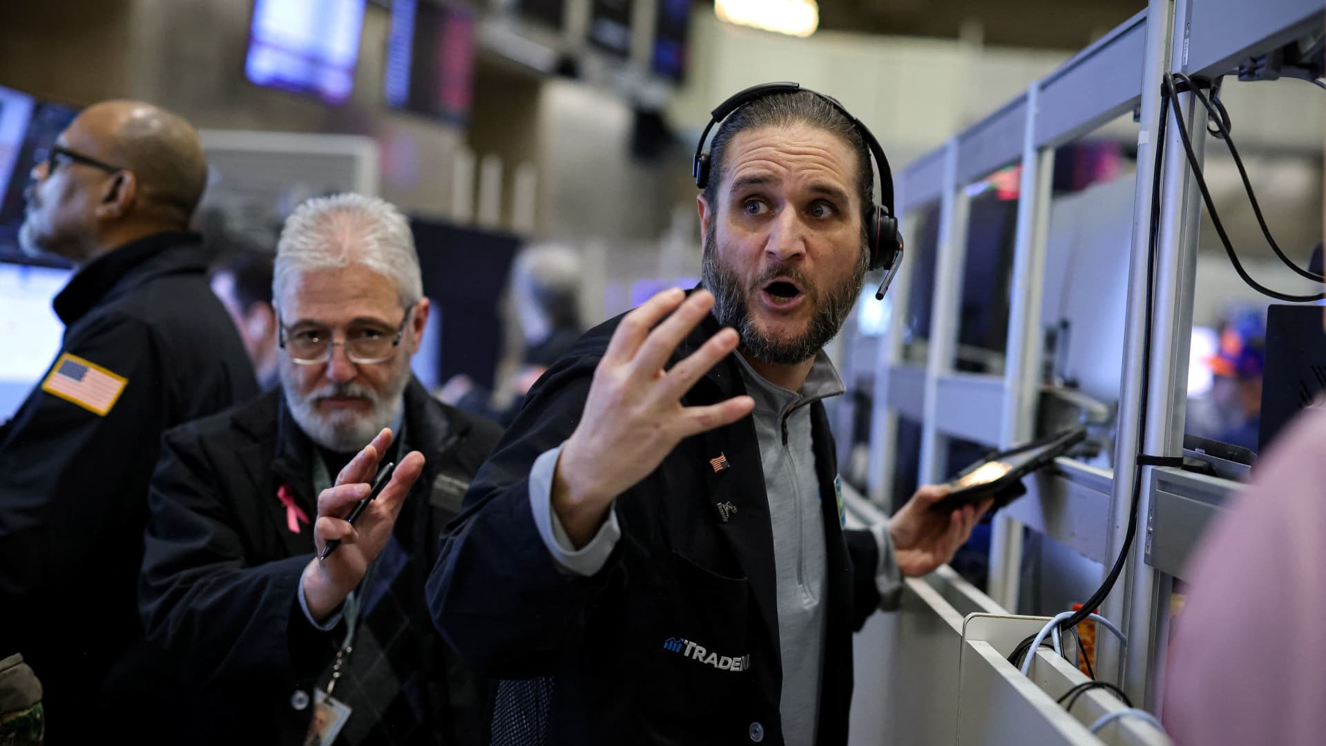 Resilient cybersecurity stocks to navigate the market turmoil and compelling tech opportunities