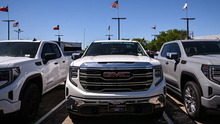 Trump to reduce impact of auto tariffs, officials say