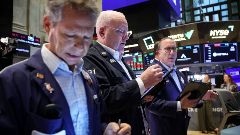 This software stock can outperform in a tech rebound. Using options to trade it