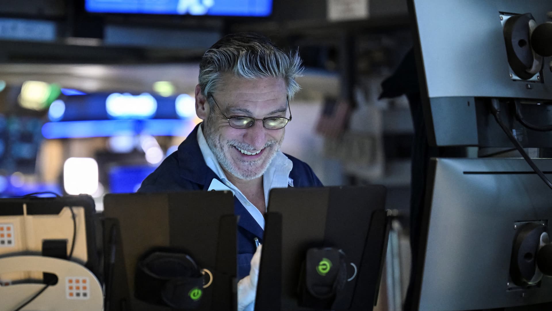 10-Year Treasury yields fall after Trump's tariff reprieve