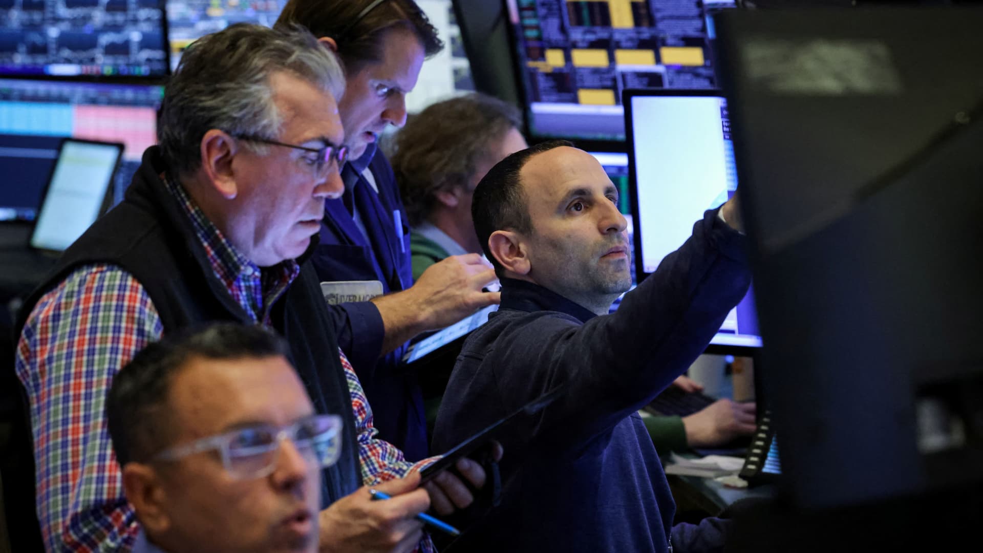 Earnings season ramps up next week with no certainty for Wall Street on trade