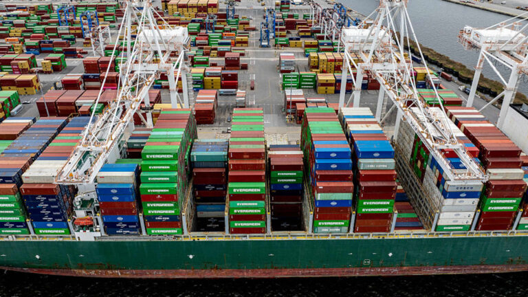 U.S. Customs reports 'glitch' in system used by freight shippers for tariffs