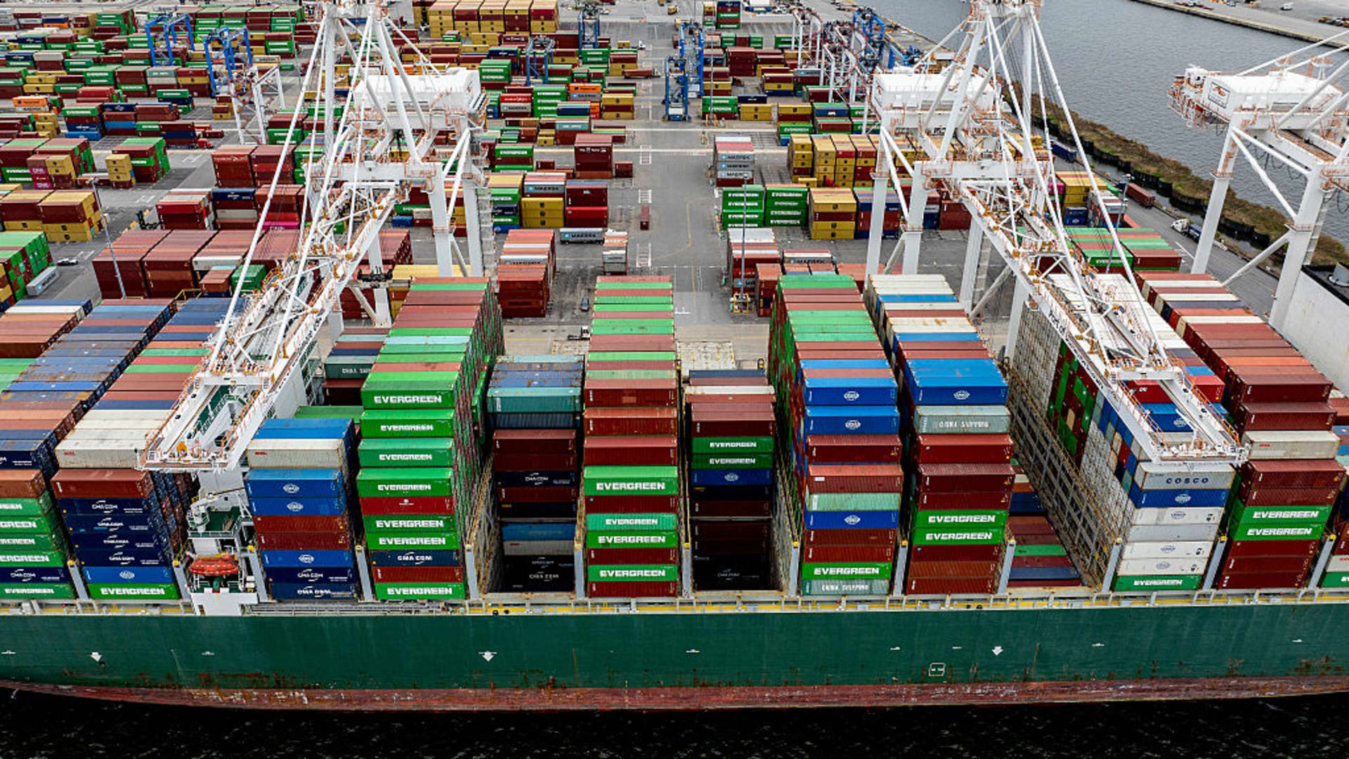 U.S. Customs reports 'glitch' in system used by freight shippers for tariffs