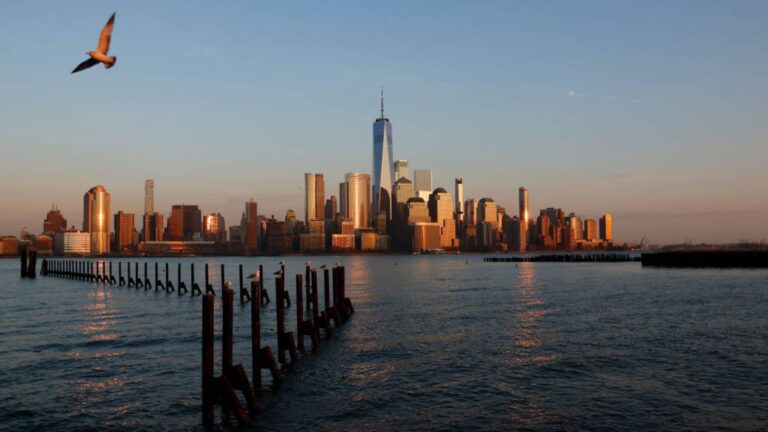 Helicopter crashes in Hudson River off of Manhattan, police say