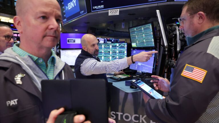 Bank of America's Hartnett says sell into rallies until the S&P 500 falls further