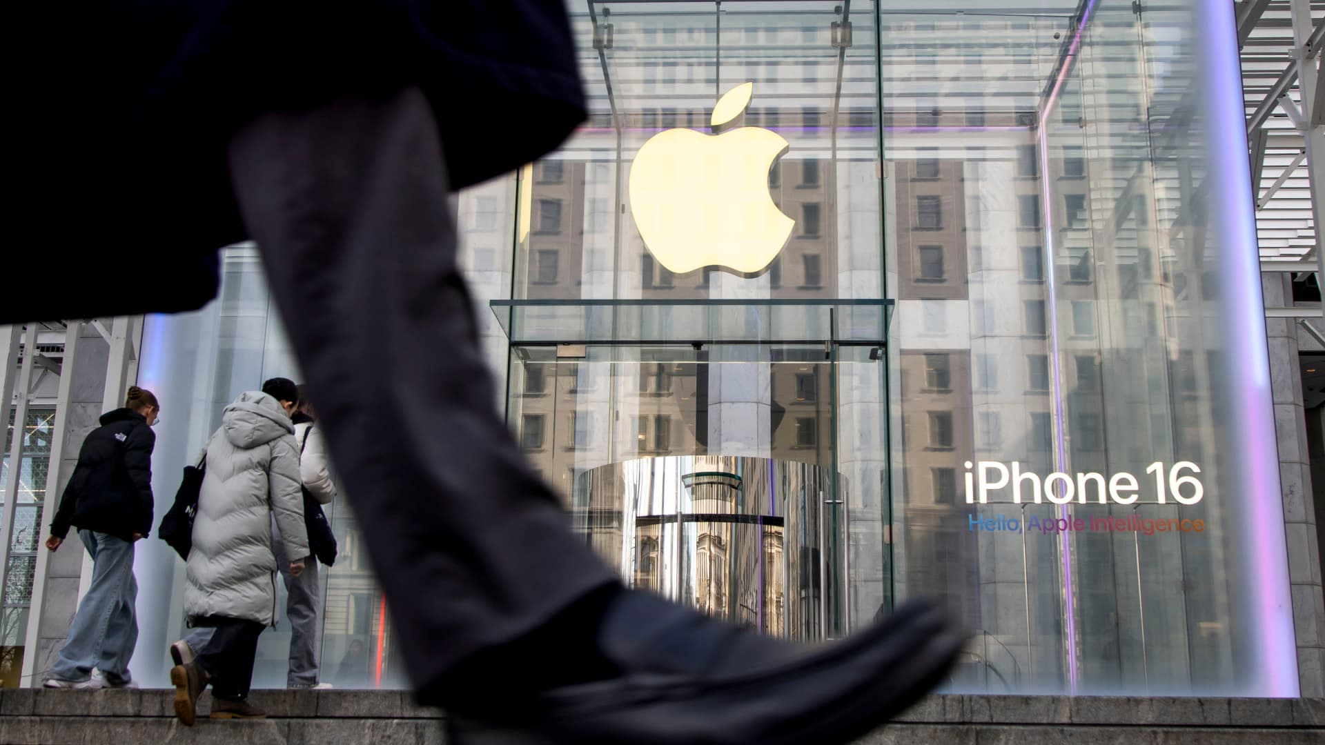 Apple stock jumps on Trump's tariff exemptions. How Jim Cramer says to play it