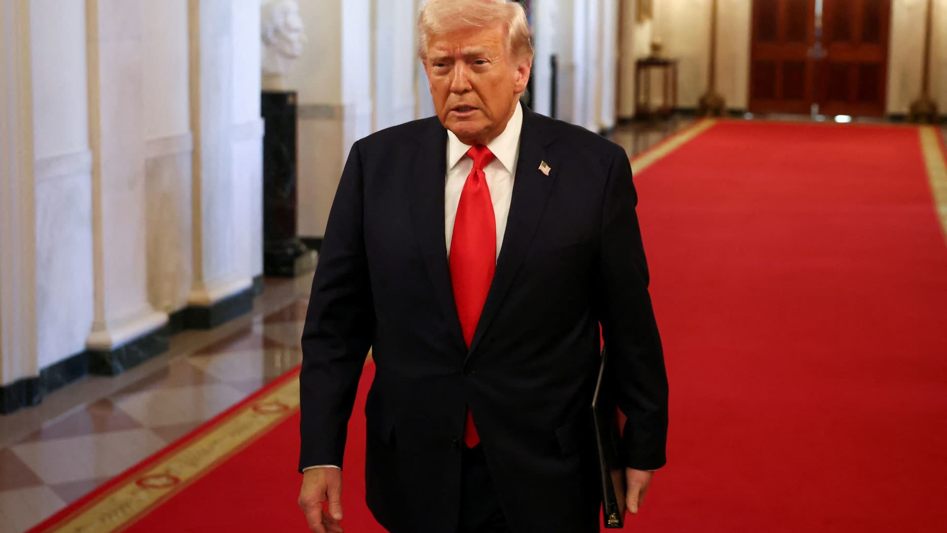 Judge finds probable cause to hold Trump administration in criminal contempt in deportation flights case